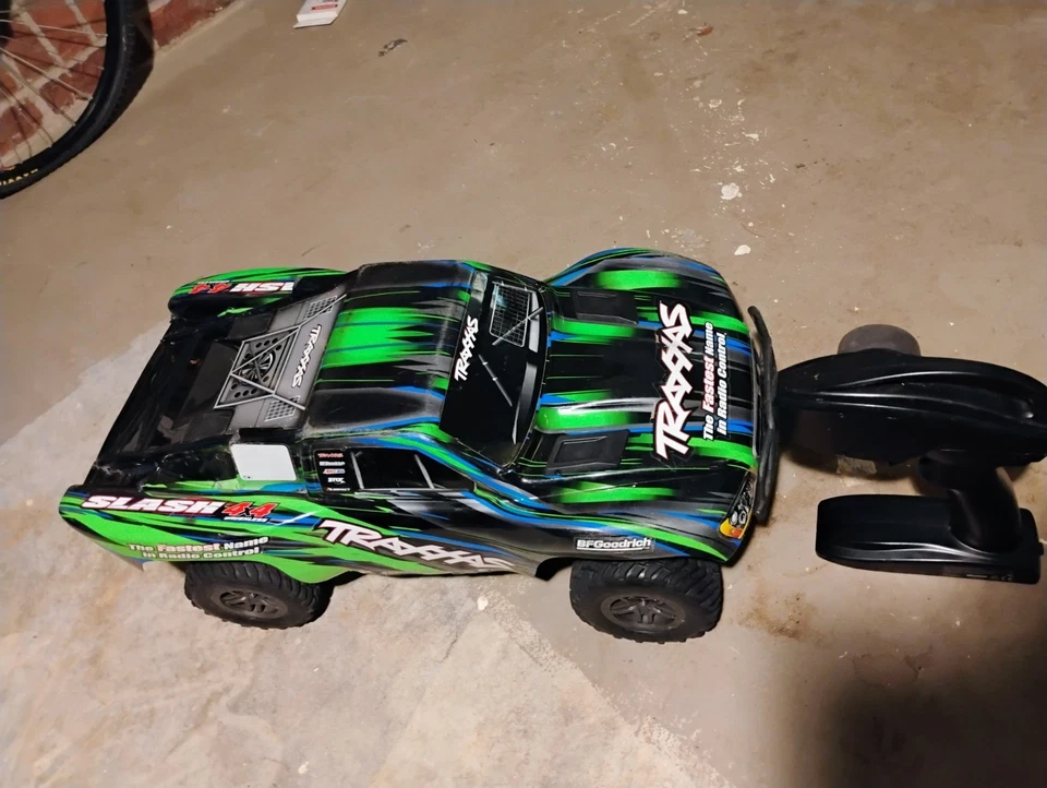 Traxxas Slash 4X4 Brushless vxl 3s 4WD RTR Short Course Truck with cliple body - Image 1 of 4