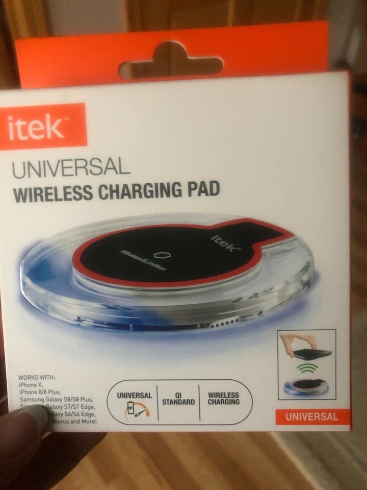 Itek Universal Wireless Charging Pad for iPhone & Samsung Galaxy and more - Image 1 of 1