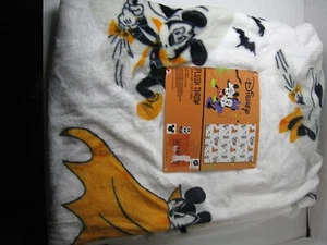 Disney Halloween Mickey & Minnie Mouse 50" x 70" manta de felpa 100% poliéster - Imagen 1 de 4