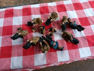 VINTAGE LOT OF WAGON CART DRIVER FIGURE MAN FIGURINE TOY - Picture 1 of 4