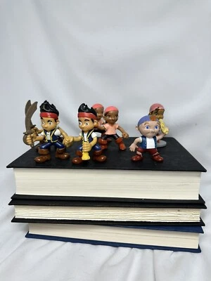 Figura de acción Disney Jake y los piratas del País de Nunca Jamás adorno de pastel PVC Izzy Cubby 7 Foto 1 de 3