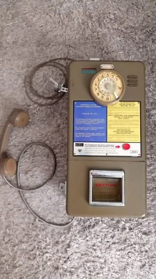 TELEFONO A GETTONI SIP/URMET ANNI 70 IN OTTIME CONDIZIONI FUNZIONANTE  - Immagine 1 di 4