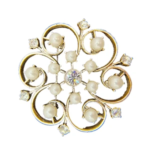 Vintage Monet Flower Brooch Pin Silver Tone Faux Pearl Rhinestone Elegant Signed - Picture 1 of 24