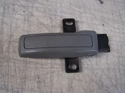 Isuzu Rodeo 1997 interior interior manija puerta delantera o trasera derecha color gris Foto 1 de 2