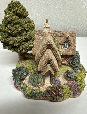 Lilliput Lane Cottages “WOODSMAN’s RETREAT” | 1994 Release | D4 - Image 1 of 4