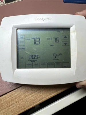 Honeywell TH8321U1006 7-Day VisionPRO 8000 Touchscreen Programmable Thermostat - Image 1 of 3