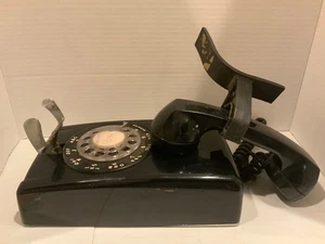 Teléfono vintage ITT montaje en pared negro dial giratorio modelo 554 NO PROBADO - Imagen 1 de 4