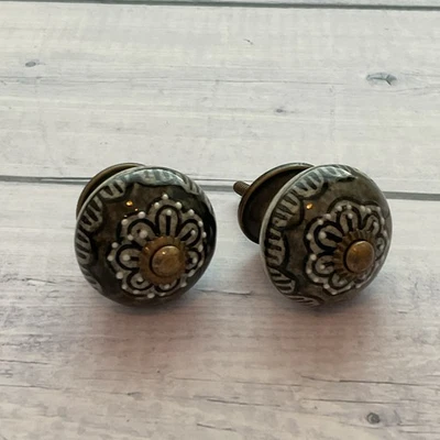 Juego de 2 Perillas de Cajón Tirador Gris Carbón Negro Cerámica Redonda Latón Centro Foto 1 de 4