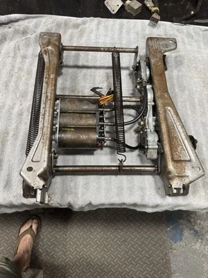 1984-1992 Lincoln Mark VII Power SEAT Base with Motors RH Passenger Side LSC OEM - Image 1 of 4