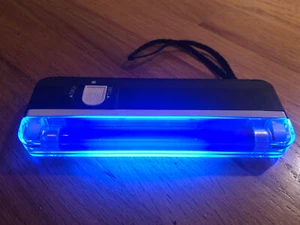SE FL998BL 2-in-1 Portable UV Blacklight / LED Torch Light w/Lanyard & Batteries - Picture 1 of 9