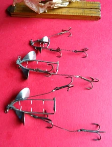 3X EARLY VINTAGE HARDY CROCODILE FISHING LURE BAIT MOUNTS - Picture 1 of 11