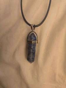 Sodalith sechseckige Spitze Anhänger Halskette Chakra Heilstein - Bild 1 von 1