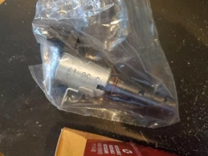 Intermotor solenoide de sincronización de válvula variable del motor (VVT) VV1055 - Imagen 1 de 3