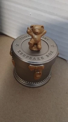 Caja de hadas de dientes de recuerdo dorado/plateado Foto 1 de 4