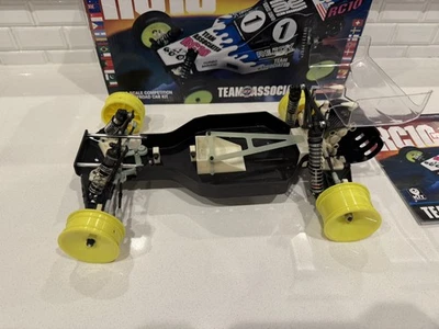 Team Associated RC10 World’s Edition Re-Release 2014 Version - Image 1 of 4