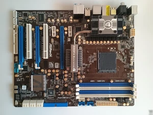 ASRock 990 FX Extreme 4 AM3 + Tripple Cross Fire Channel Sli AMD Mainboard DDR 3 - Afbeelding 1 van 4