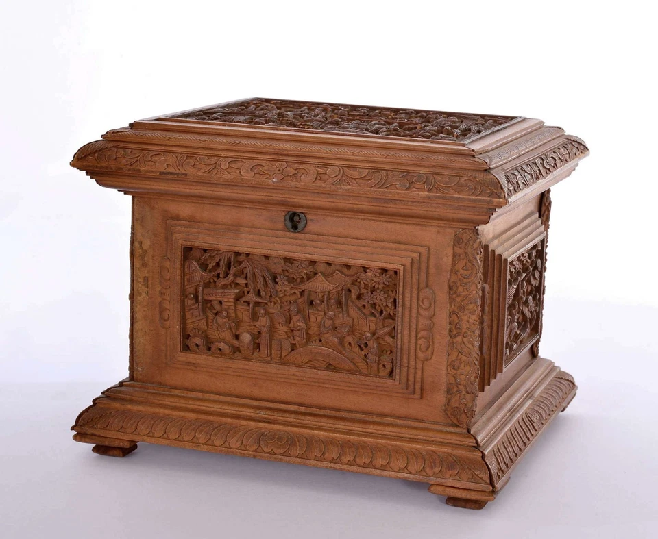 Figura de caja tallada en madera tallada de sándalo chino de 1930 Foto 1 de 4