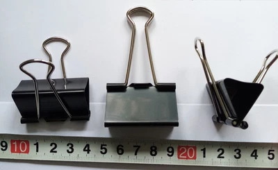 Set 5 Clip. Fermagli Pieghevoli in Metallo. Clip Ferma Carta 40Mm. 4cm. Neri - Immagine 1 di 3