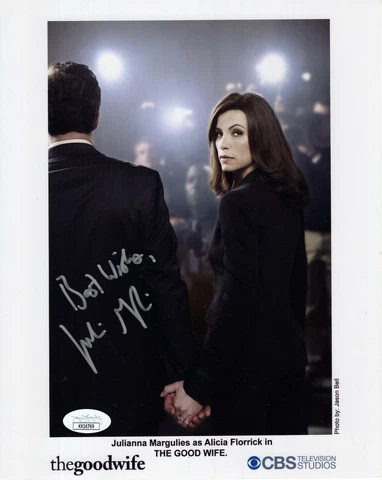 JULIANNA MARGULIES HAND SIGNED 8x10 COLOR PHOTO    GREAT POSE    GOOD WIFE   JSA Cover