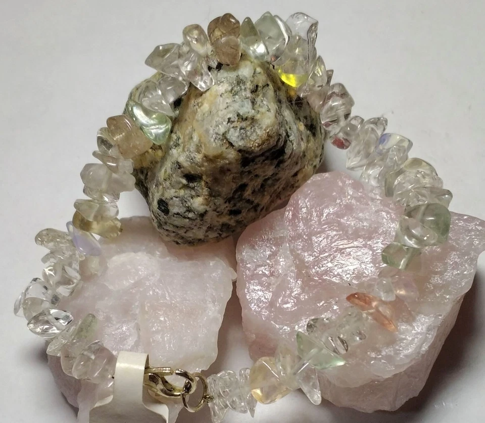 Pulsera de cuarzo transparente y piedras de hielo rosa Foto 1 de 1