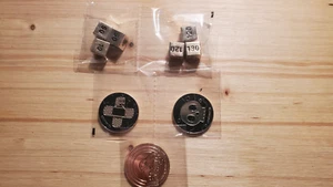 Pokémon: 6x dados y 3x monedas dorado - metal - set negro - Pokémon F20 #2 - Imagen 1 de 3