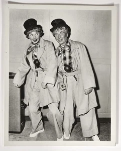 SELTEN Lucille Ball & Harpo Marx 1955 "I Love Lucy" Episode, 8" x 10" schwarzweiß Foto - Bild 1 von 1