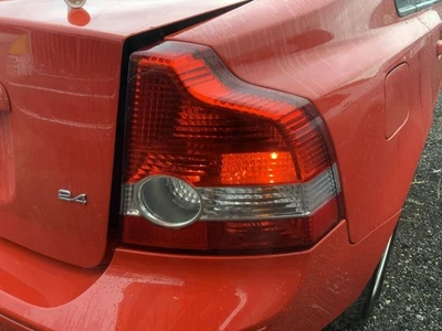 Luz trasera pasajero sedán 5 cilindros OEM 04-07 VOLVO SERIE 40 1338416 Foto 1 de 4