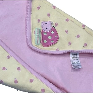 Manta Carter's Just One Year Mommy's Sweetie Ladybug Amarilla Reversible Rosa - Imagen 1 de 21