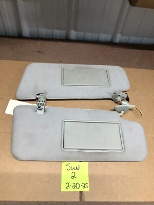 Nissan Murano 2003-2007 conductor pasajero parasoles parasoles iluminados parasoles Foto 1 de 4