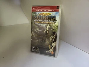 NUEVO sellado de fábrica Socom US Navy Seals Fireteam Bravo (Sony PSP) envío gratuito - Imagen 1 de 9