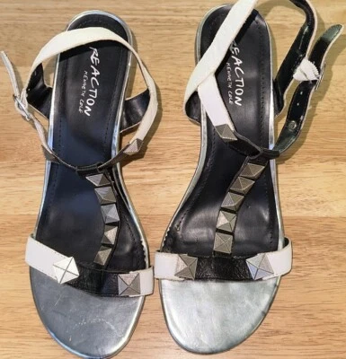 Sandalia Kenneth Cole Reaction Metal Tachonado Madera Cuña Zapato Blanco Negro 9.5 Med Foto 1 de 3