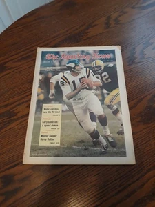 DECEMBER 5,1970-THE SPORTING NEWS-GARY CUOZZO OF THE MINNESOTA VIKINGS(MINT) - Picture 1 of 1