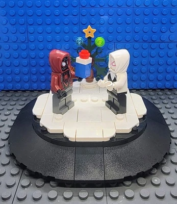 LEGO® Spider-Verse Miles Morales & Gwen Stacy Gift Exchange Christmas Tree NEW - Image 1 of 4