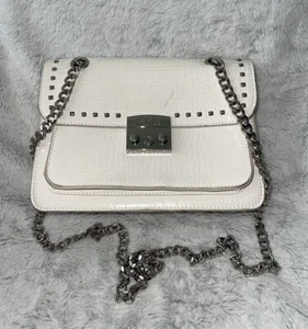 Badgley Mischka Crossbody/Shoulder Chain White Vegan Leather Studded Croco Bag - Picture 1 of 9