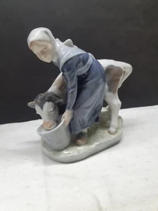 ROYAL COPENHAGEN 779 GIRL FEEDING A CALF FIGURE CHRISTIAN THOMSEN 16cm High(B58) - Picture 1 of 7