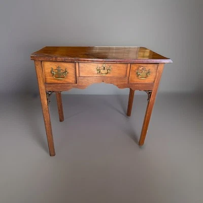 Antique American Walnut Lowboy, Mid-Atlantic Colonies, C 1780 - Image 1 of 4