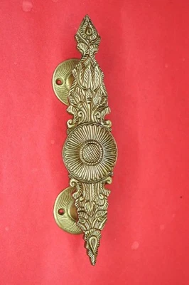 Flor Tallada Estilo Antiguo Hecho a Mano Latón Tirador de Puerta Manija Decoración del Hogar Regalo Foto 1 de 4