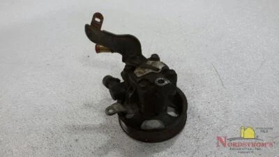 Bomba de dirección asistida Nissan Frontier 2005 Foto 1 de 4