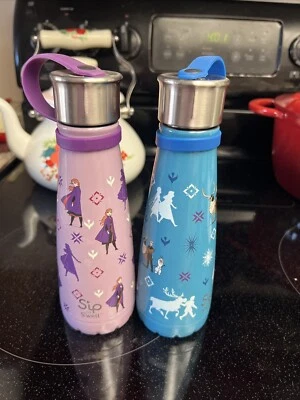 Botella Sip by Swell, tema Frozen de Disney, juego de 2 Elsa Anna. Usado en excelente estado Foto 1 de 4
