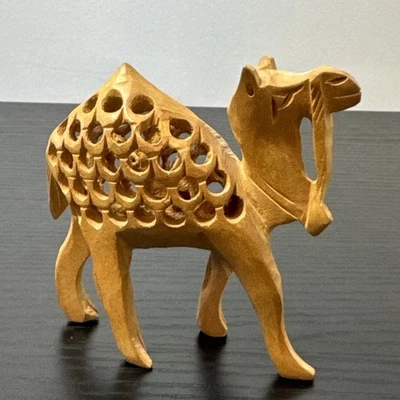 3.” Estatua de camello alta de madera tallada a mano con estatuilla interior de camello bebé tallada Foto 1 de 4