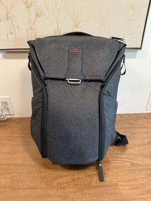 Mochila de uso diario Peak Design 20L carbón.  Foto 1 de 4