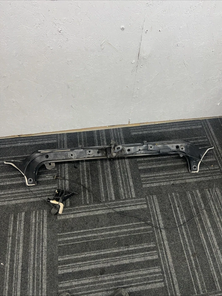 Soporte de radiador barra de amarre superior Ford F-250/F-350 Super Duty 2008-2010... Foto 1 de 4