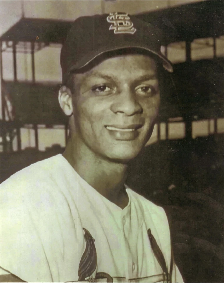 Curt Flood St Louis Cardinals Glossy 8x10 B&W Photo - Image 1 of 1
