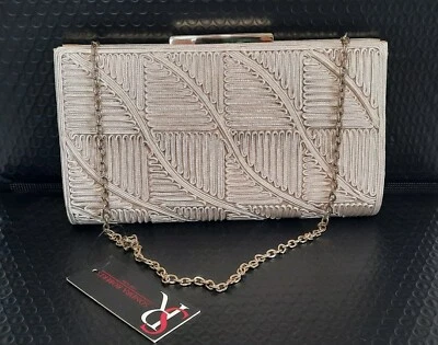 Bolso sin asas Sondra Roberts crema con cadena y cierre a presión nuevo con etiqueta Foto 1 de 4