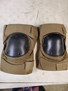 USGI Military Knee Pads COYOTE BROWN / BLACK USMC LARGE (Cb26) - Picture 1 of 2