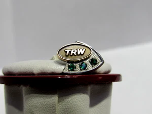 PIN PREMIO SERVICIO TRW ORO 10KT 3 ESMERALDAS - Imagen 1 de 4