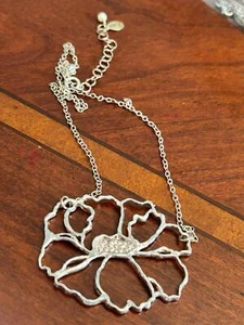 Necklace with pendant Silver Large Poppy Flower  Necklace 925 x26 12.52g 17-19in - Picture 1 of 4
