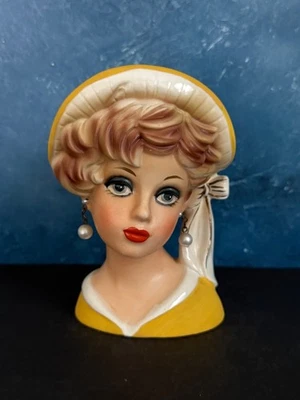 "JARRÓN CABEZA DAMA VINTAGE *RARO* CORONA REAL AMARILLO SOMBRERO ADOLESCENTE CON LAZO/FAJA 6""" Foto 1 de 4