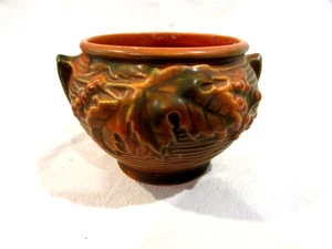 Roseville Brown Bushberry Jardiniere 657-3 - Picture 1 of 5