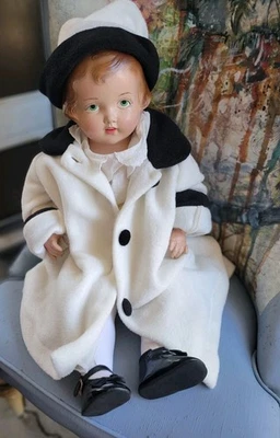 Antiga composição de boneca infantil menina 24 pol. com corpo macio e membros atraentes - Imagem 1 de 4